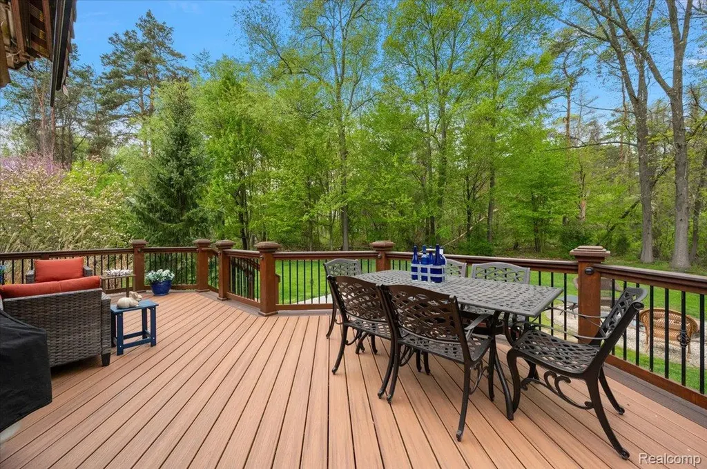 607 Salus Drive Waterford Charter Township MI 48327