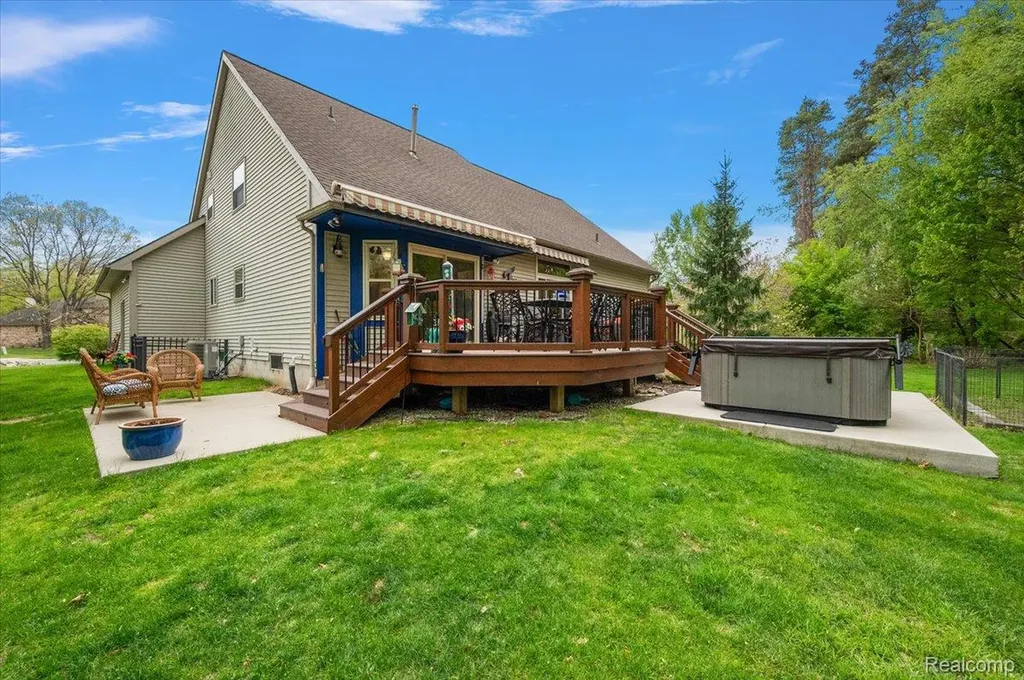 607 Salus Drive Waterford Charter Township MI 48327