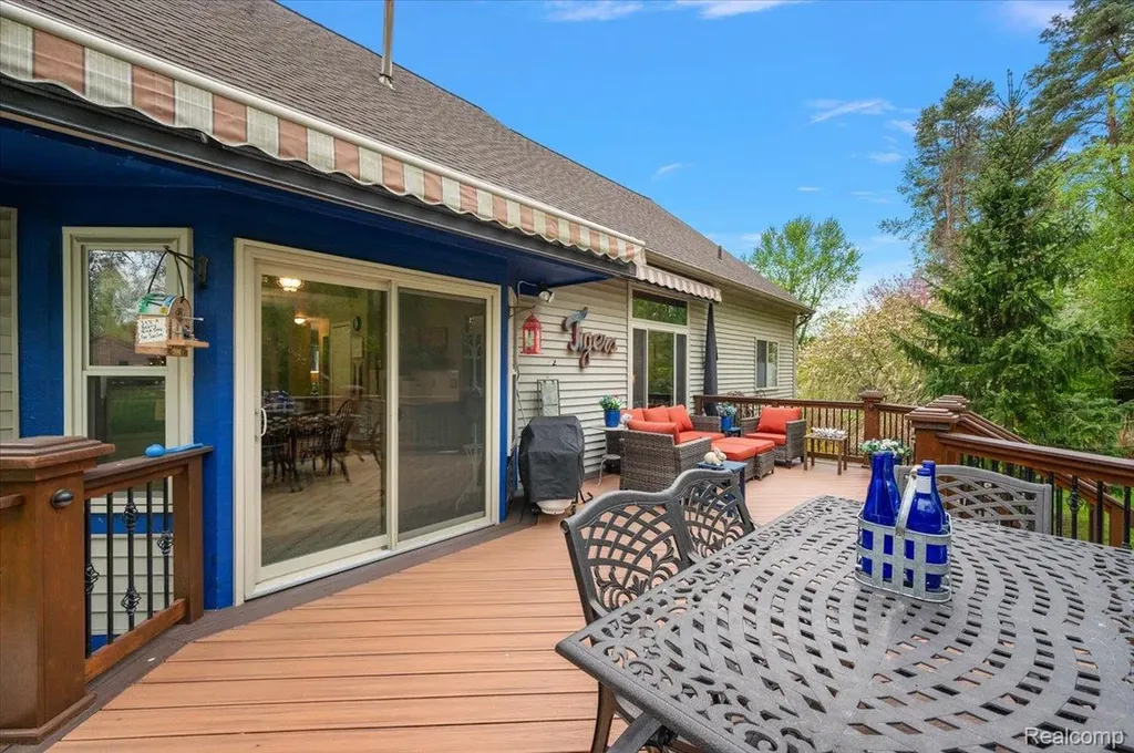 607 Salus Drive Waterford Charter Township MI 48327
