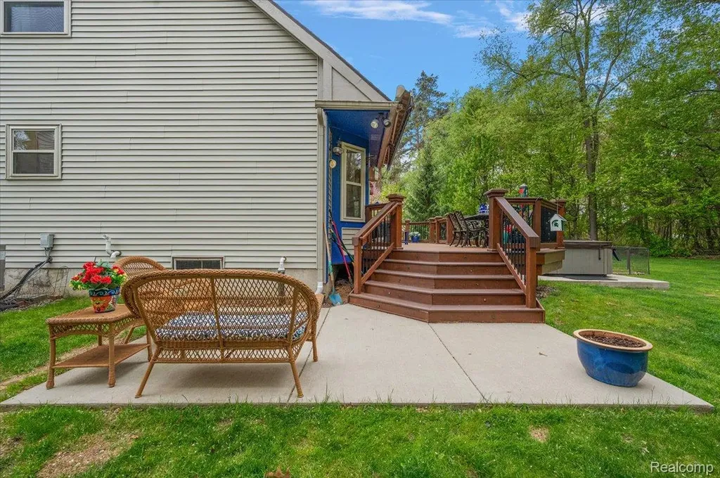 607 Salus Drive Waterford Charter Township MI 48327