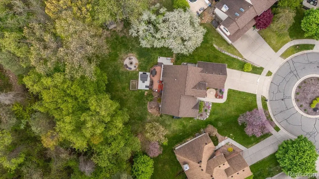 607 Salus Drive Waterford Charter Township MI 48327
