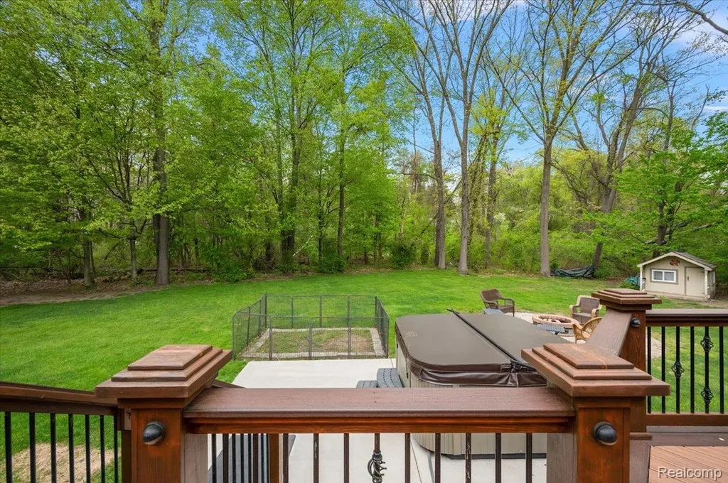 607 Salus Drive Waterford Charter Township MI 48327