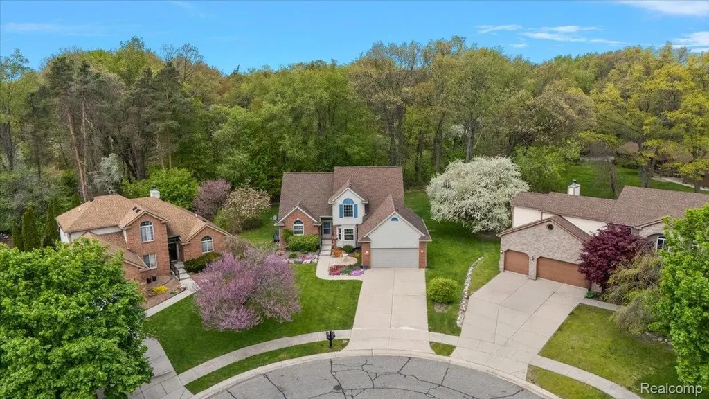607 Salus Drive Waterford Charter Township MI 48327