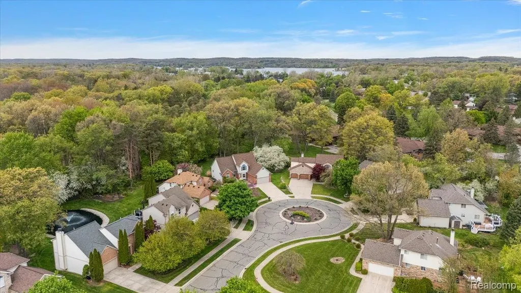 607 Salus Drive Waterford Charter Township MI 48327