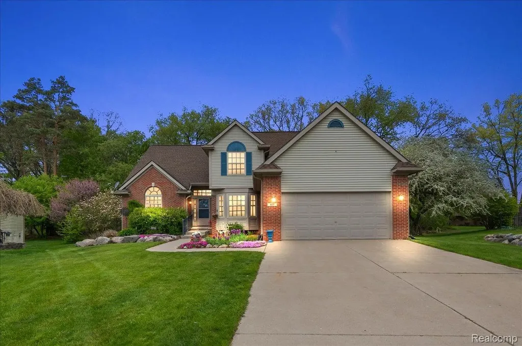 607 Salus Drive Waterford Charter Township MI 48327