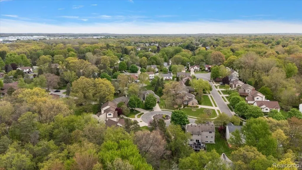 607 Salus Drive Waterford Charter Township MI 48327