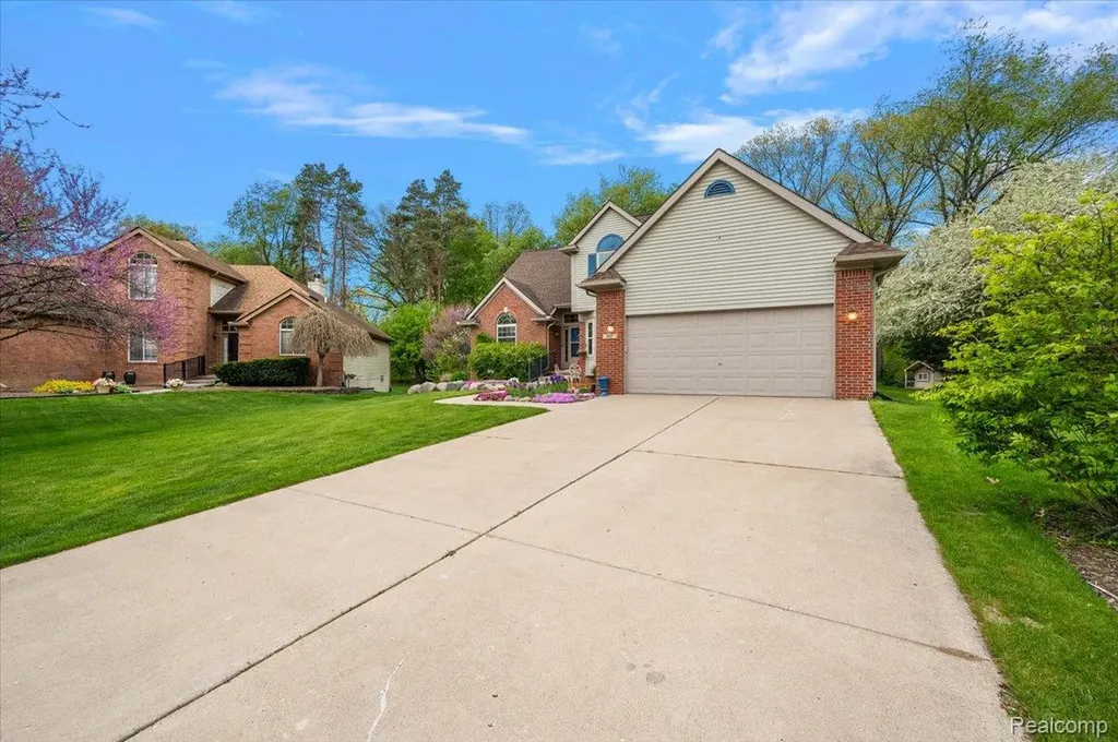 607 Salus Drive Waterford Charter Township MI 48327