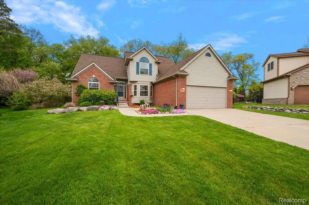 607 Salus Drive Waterford Charter Township MI 48327