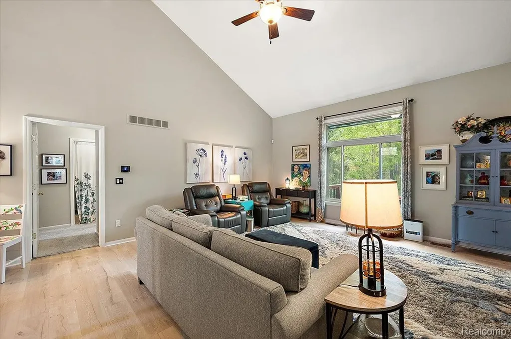 607 Salus Drive Waterford Charter Township MI 48327