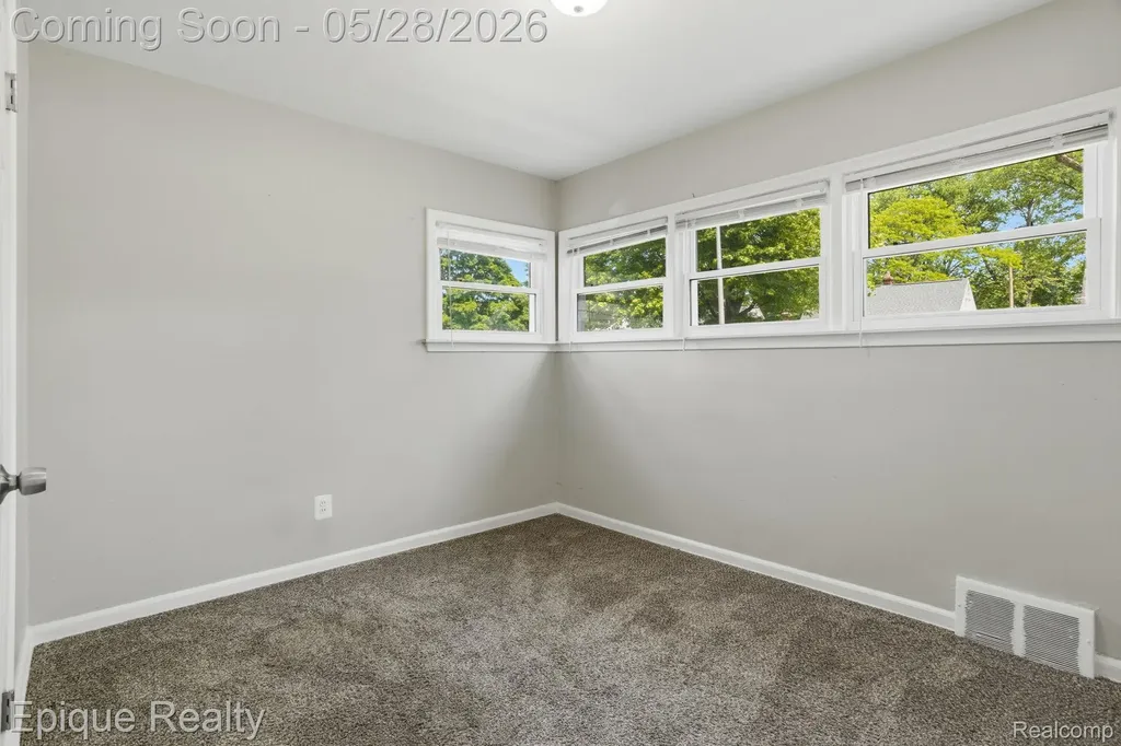 20506 Lancaster Street Harper Woods City MI 48225