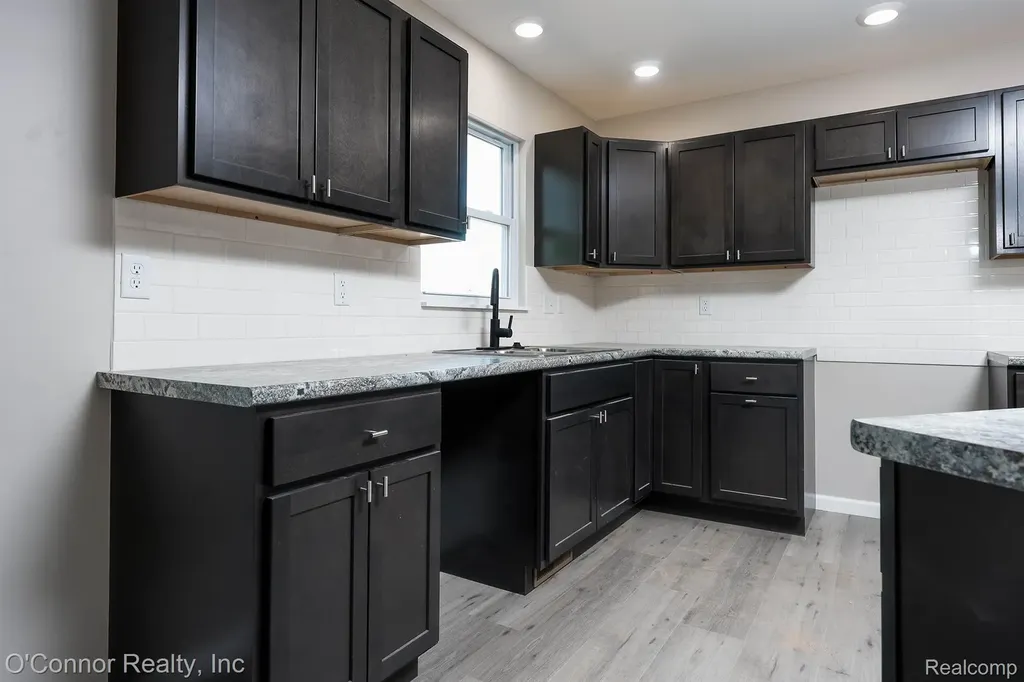 1047 39th Street Port Huron Charter Township MI 48060