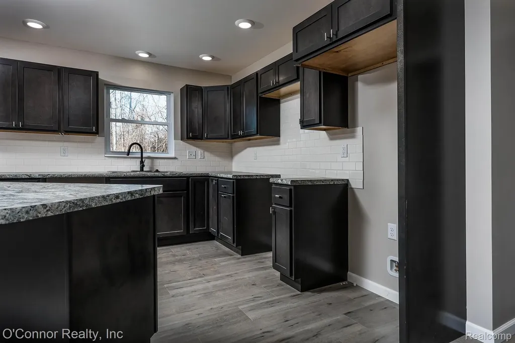 1047 39th Street Port Huron Charter Township MI 48060