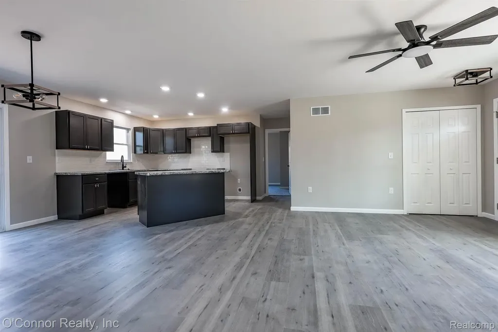 1047 39th Street Port Huron Charter Township MI 48060