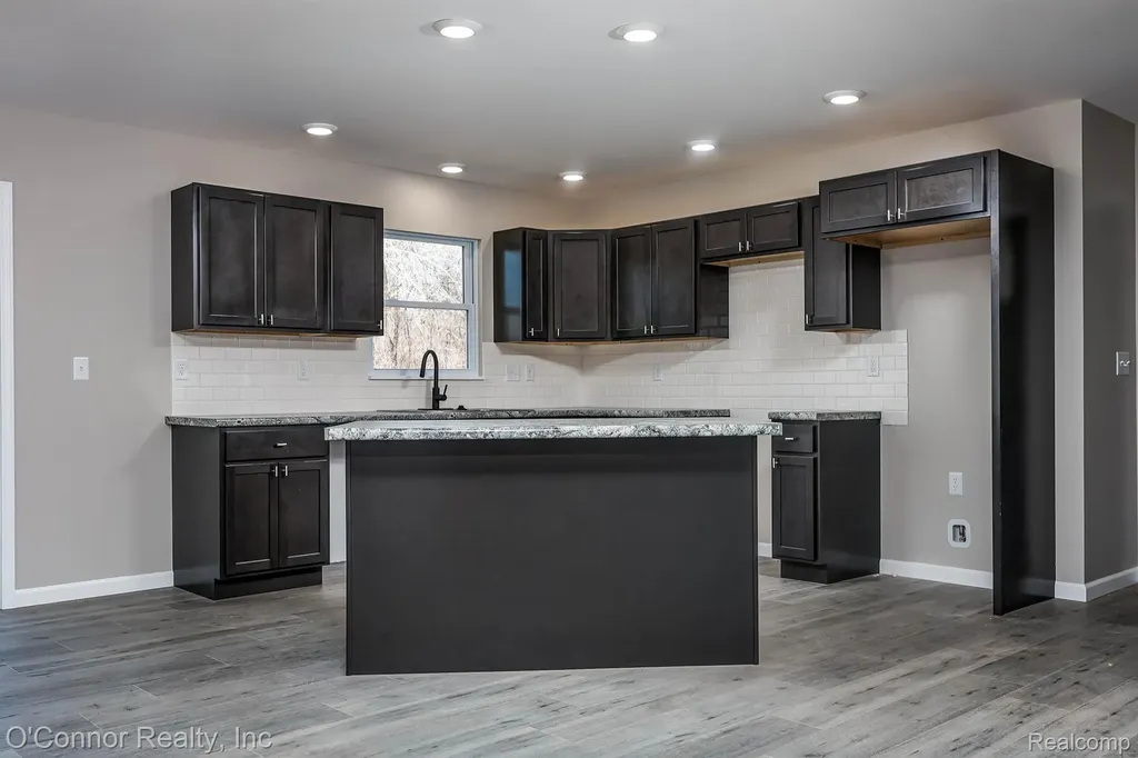 1047 39th Street Port Huron Charter Township MI 48060