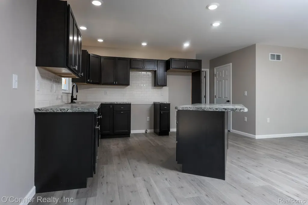 1047 39th Street Port Huron Charter Township MI 48060