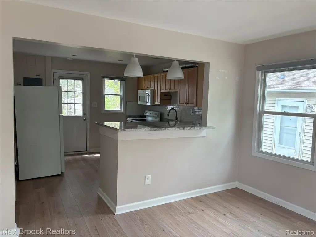 27871 Hampden Street Madison Heights City MI 48071