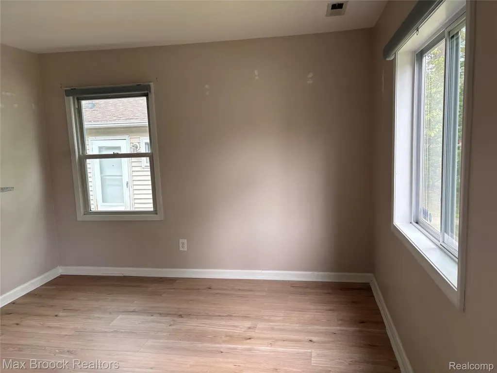 27871 Hampden Street Madison Heights City MI 48071