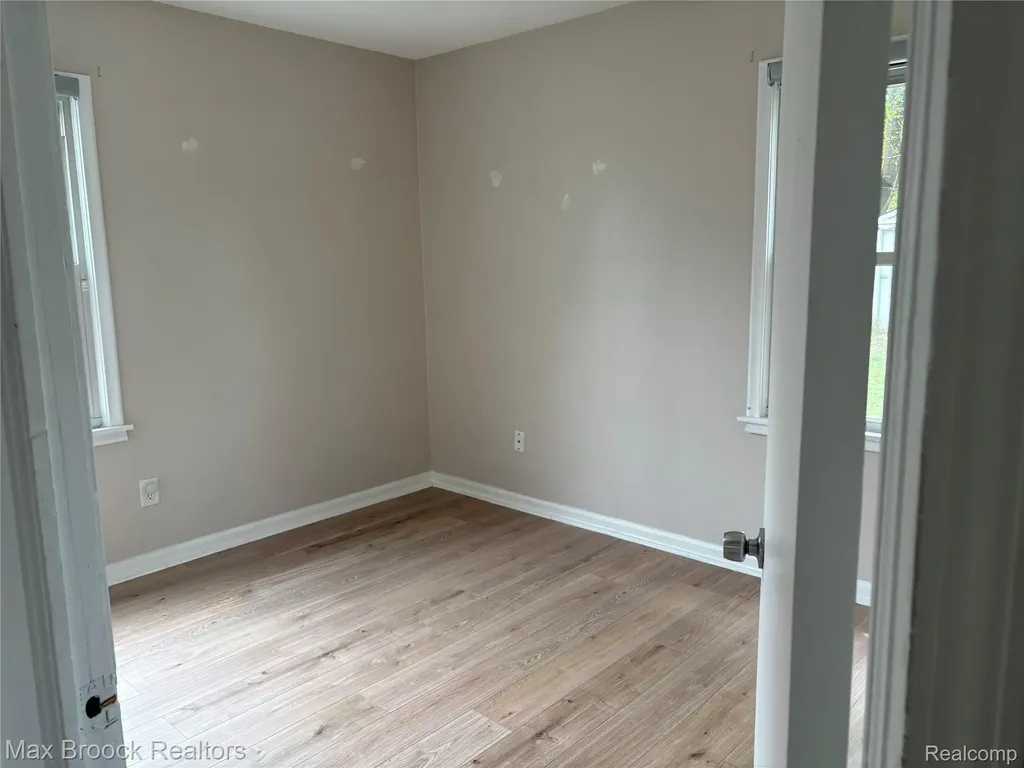 27871 Hampden Street Madison Heights City MI 48071