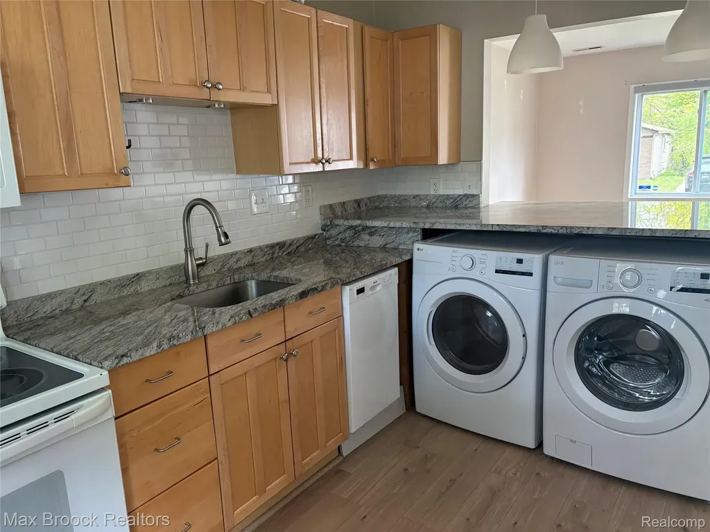 27871 Hampden Street Madison Heights City MI 48071