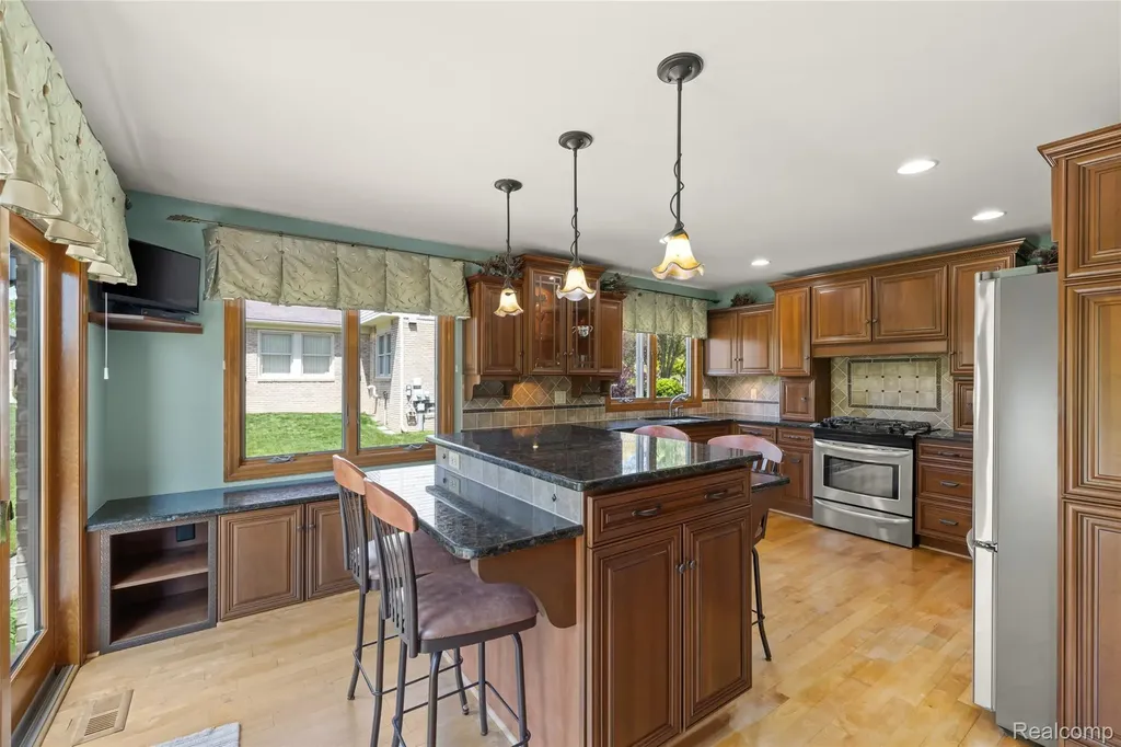 36959 Dardanella Street Livonia City MI 48152