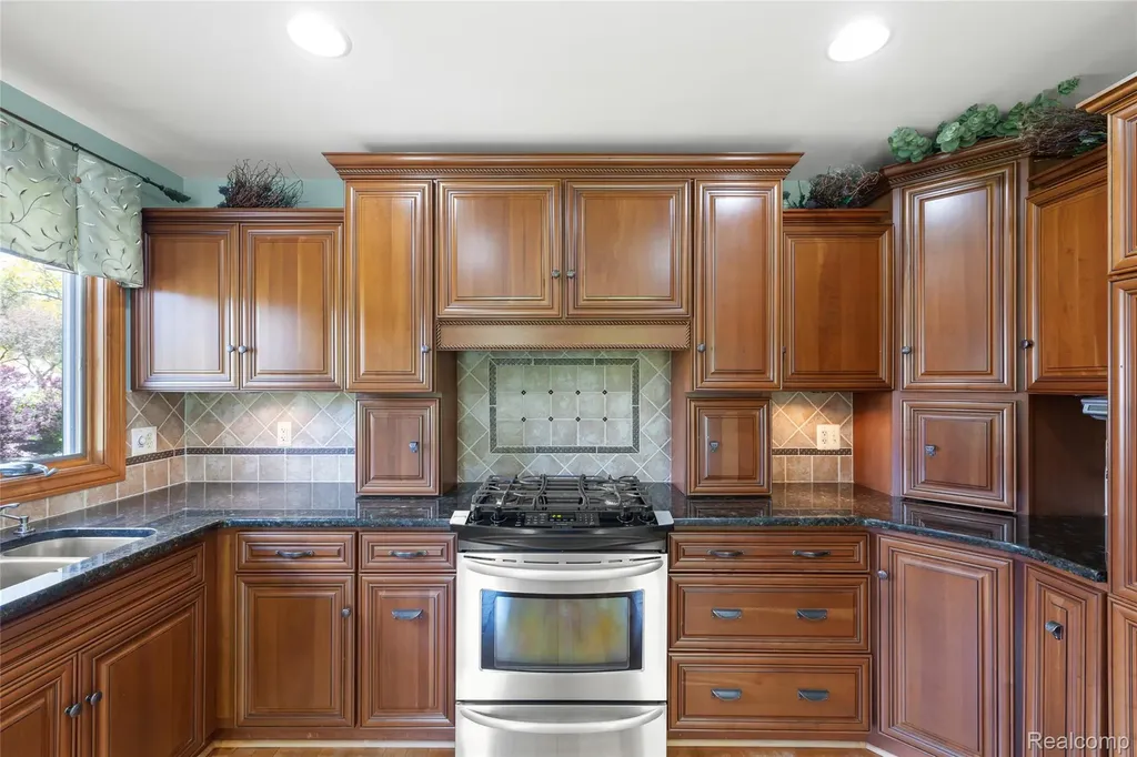 36959 Dardanella Street Livonia City MI 48152
