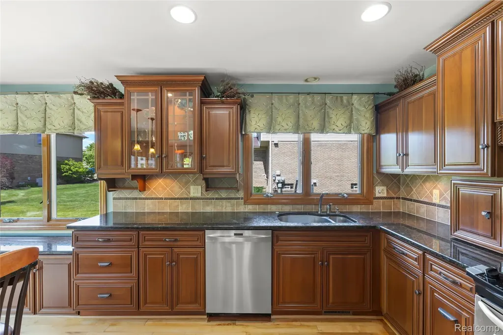 36959 Dardanella Street Livonia City MI 48152