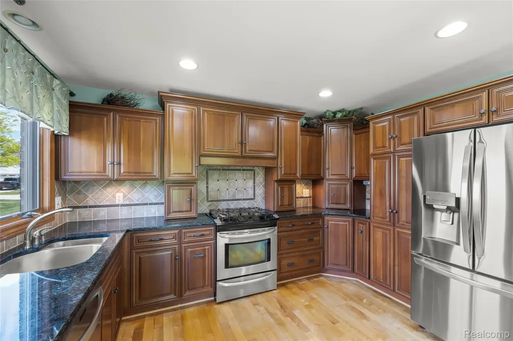 36959 Dardanella Street Livonia City MI 48152