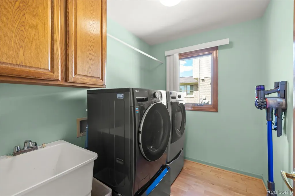 36959 Dardanella Street Livonia City MI 48152