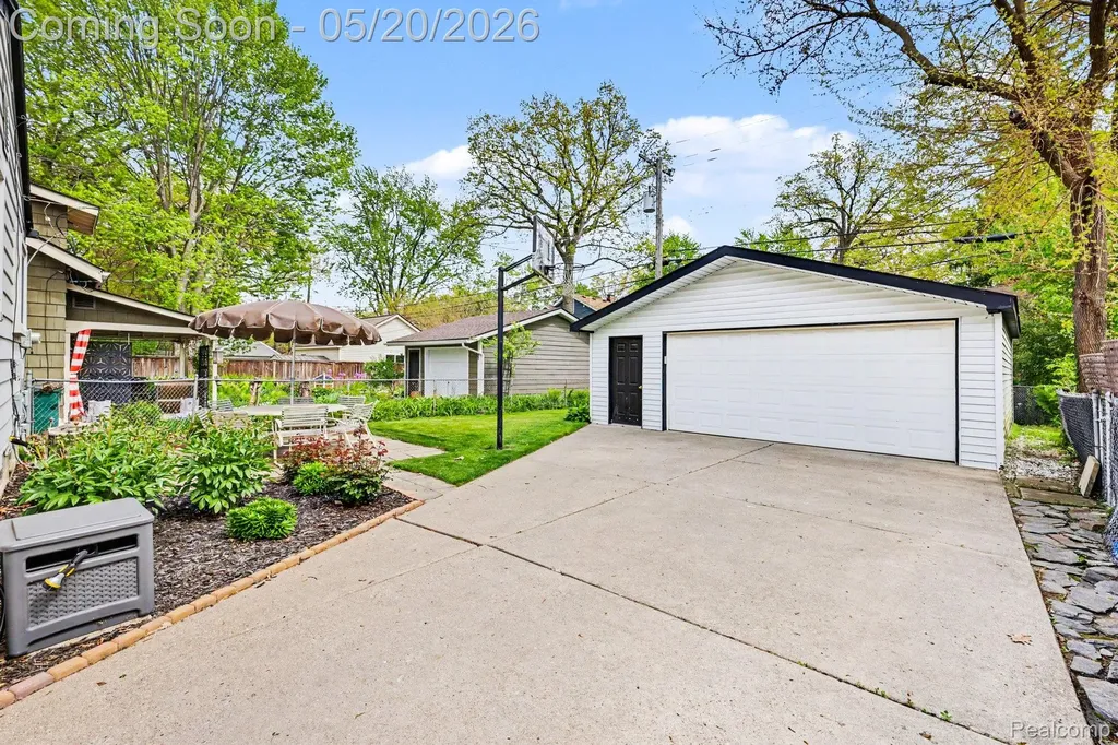 614 Gardenia Avenue Royal Oak City MI 48067
