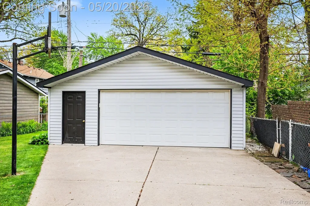 614 Gardenia Avenue Royal Oak City MI 48067
