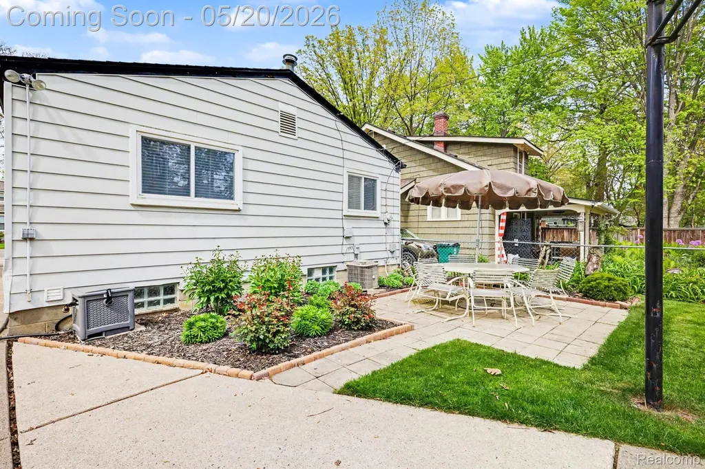 614 Gardenia Avenue Royal Oak City MI 48067
