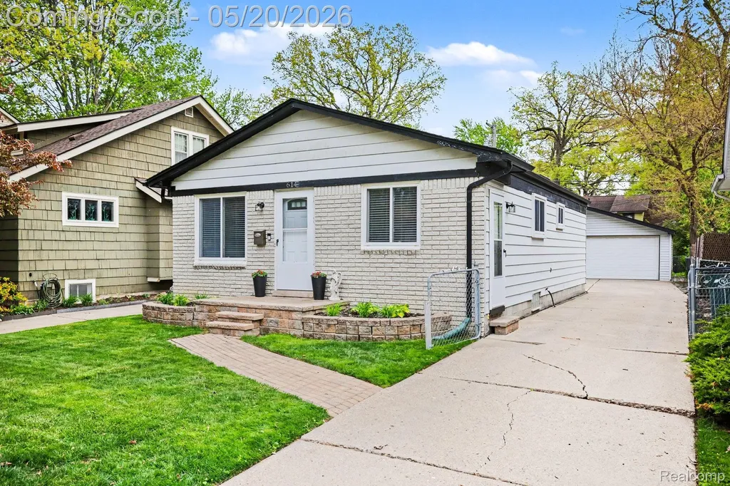 614 Gardenia Avenue Royal Oak City MI 48067