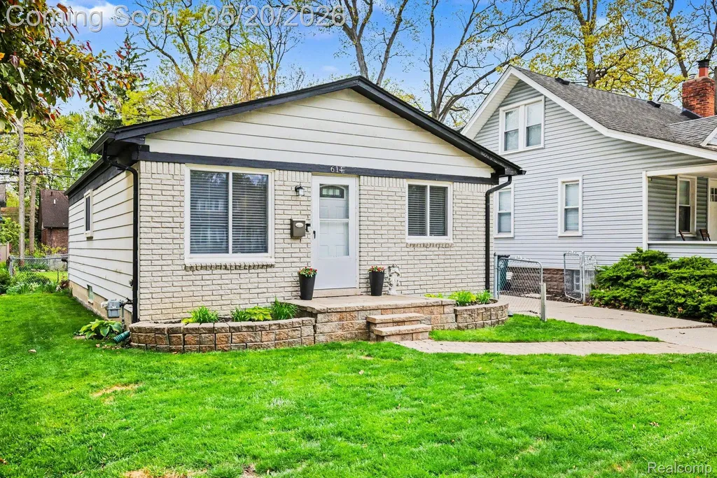 614 Gardenia Avenue Royal Oak City MI 48067