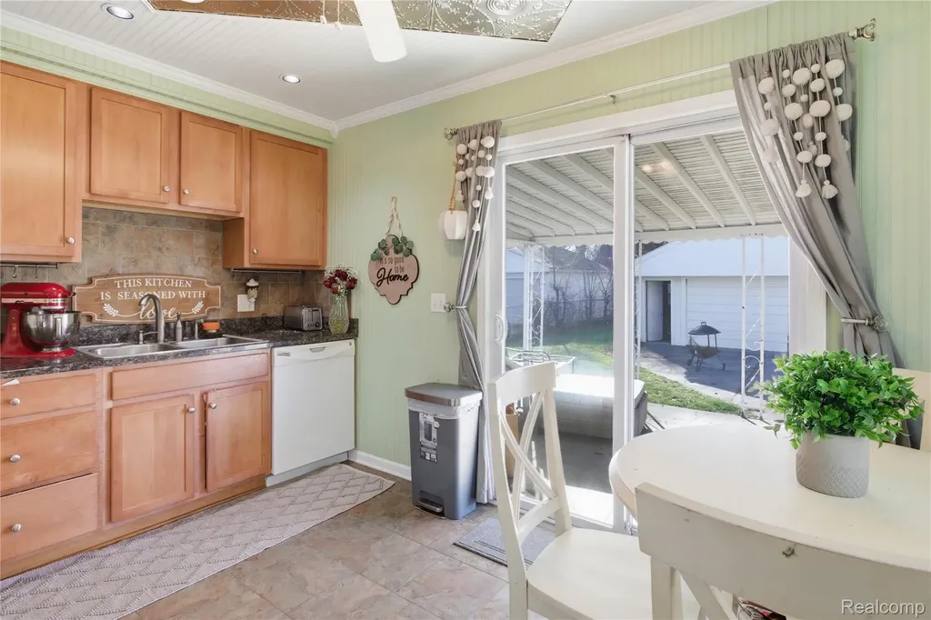 4300 Edmund Street Wayne City MI 48184