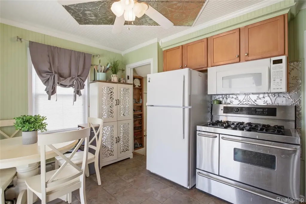 4300 Edmund Street Wayne City MI 48184