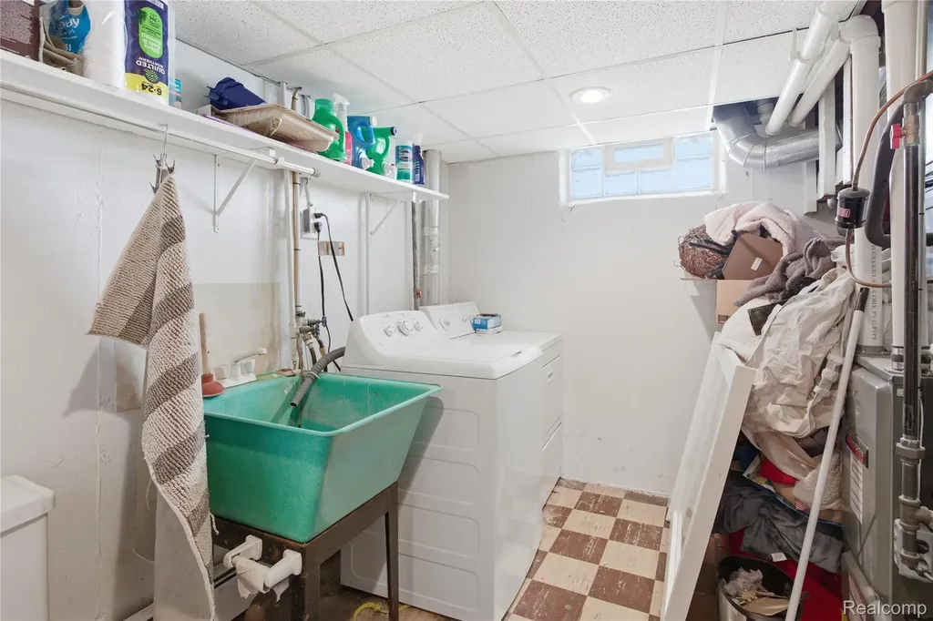 4300 Edmund Street Wayne City MI 48184