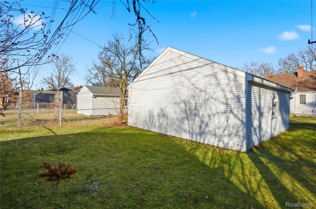 4300 Edmund Street Wayne City MI 48184