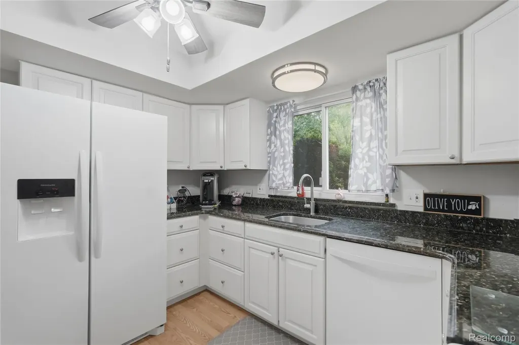 16840 Edloytom Way Clinton Charter Township MI 48038