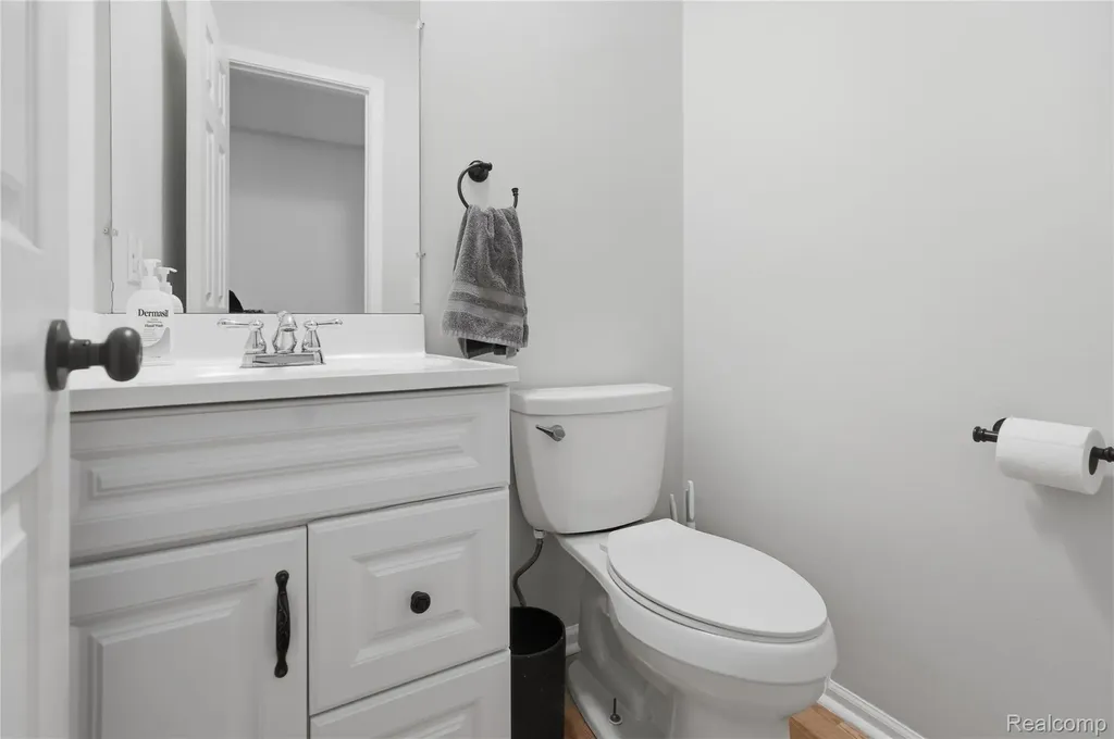 16840 Edloytom Way Clinton Charter Township MI 48038