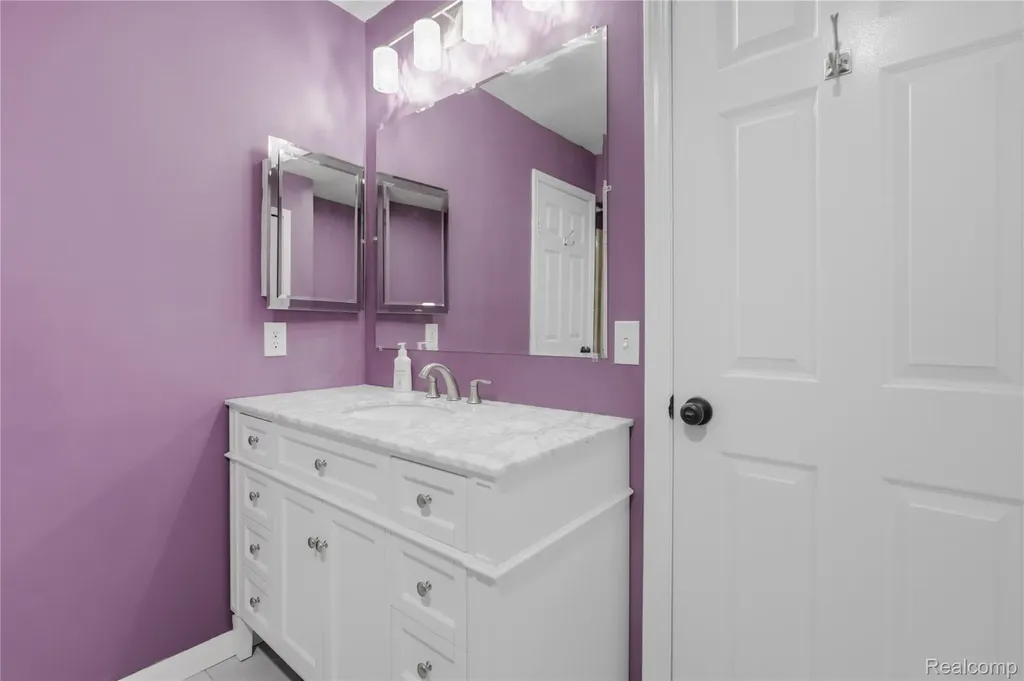 16840 Edloytom Way Clinton Charter Township MI 48038