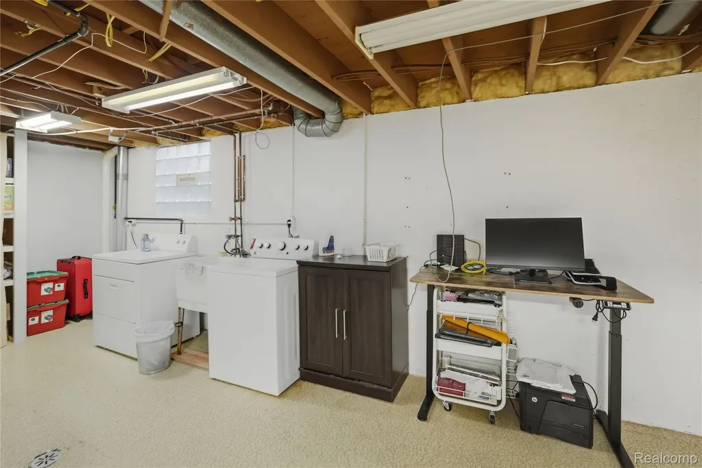 16840 Edloytom Way Clinton Charter Township MI 48038