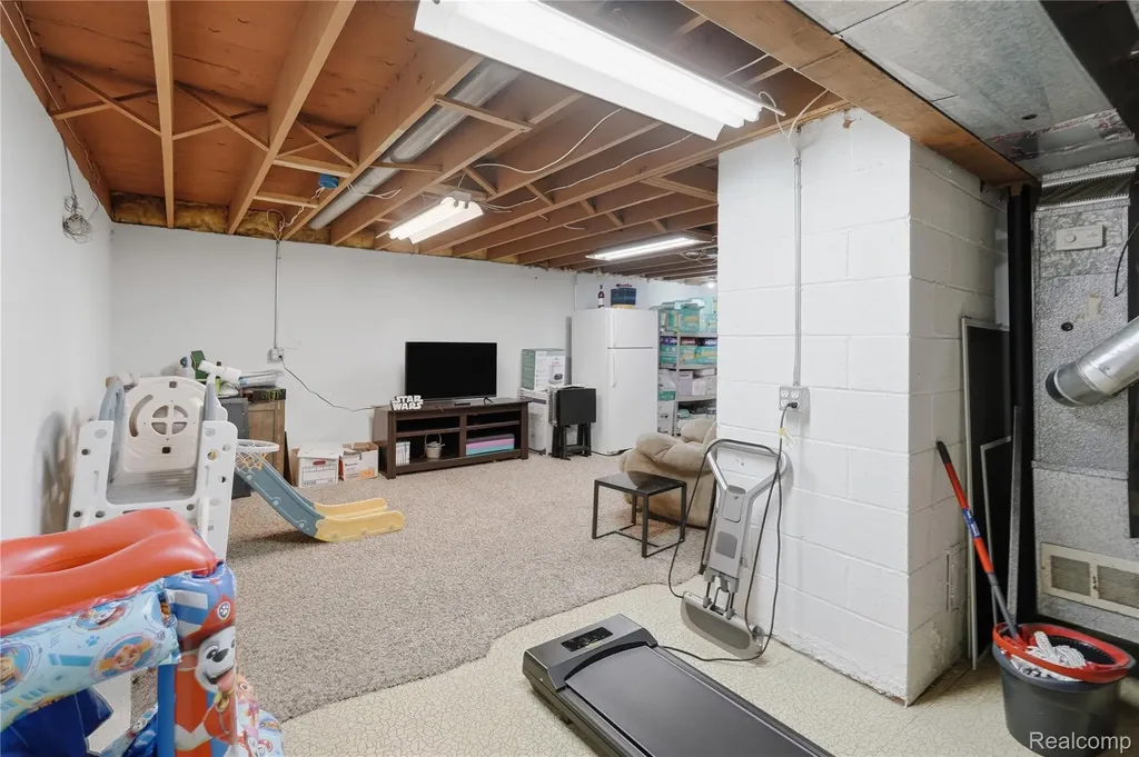 16840 Edloytom Way Clinton Charter Township MI 48038