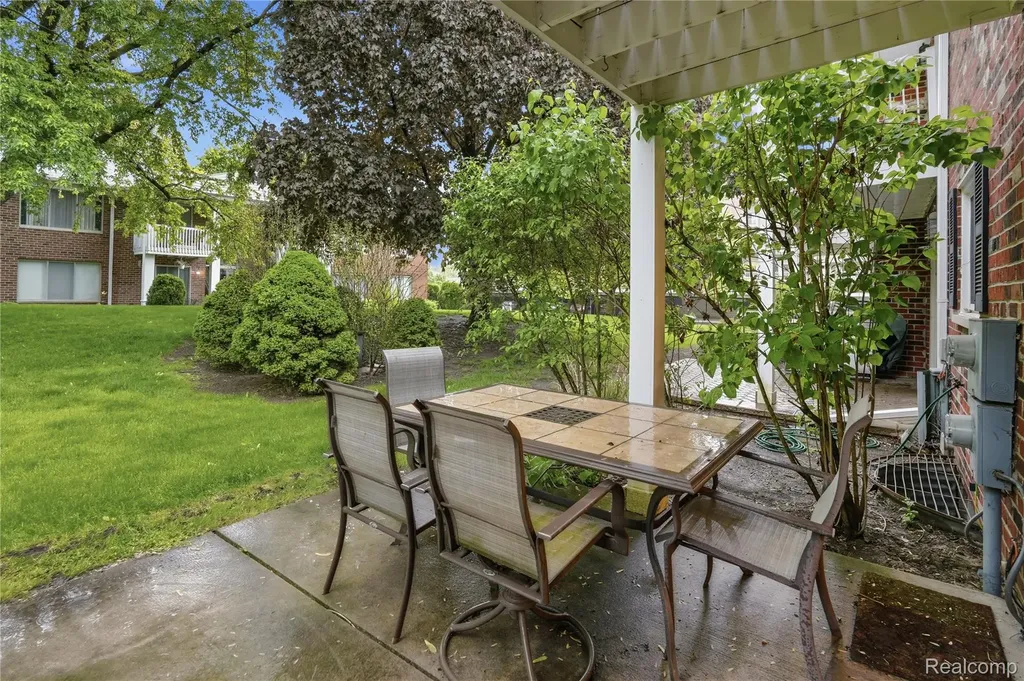 16840 Edloytom Way Clinton Charter Township MI 48038