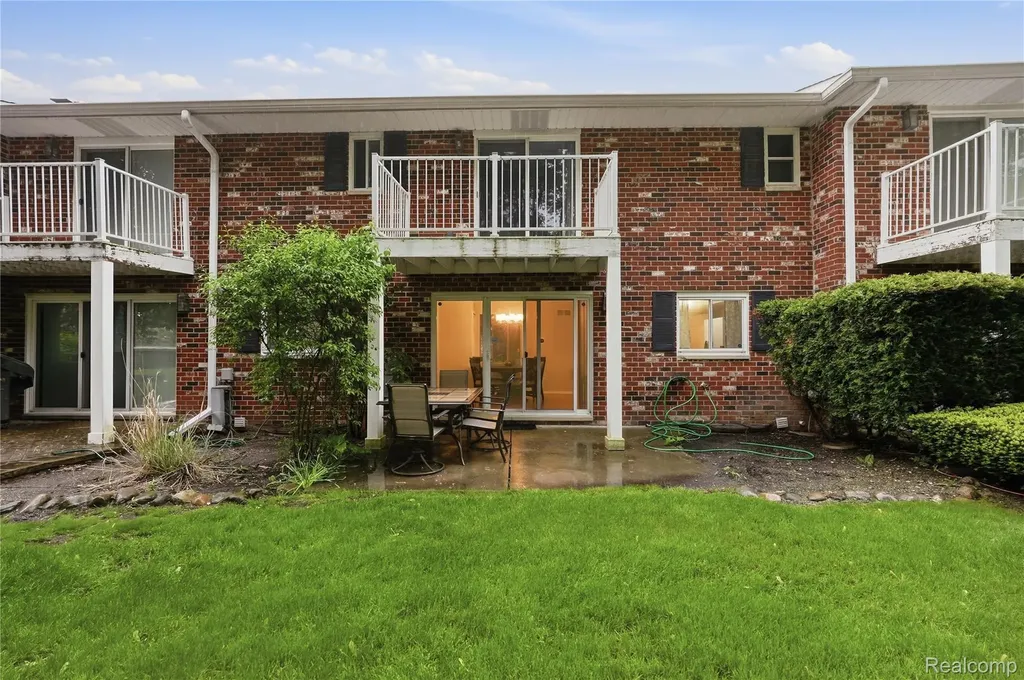 16840 Edloytom Way Clinton Charter Township MI 48038