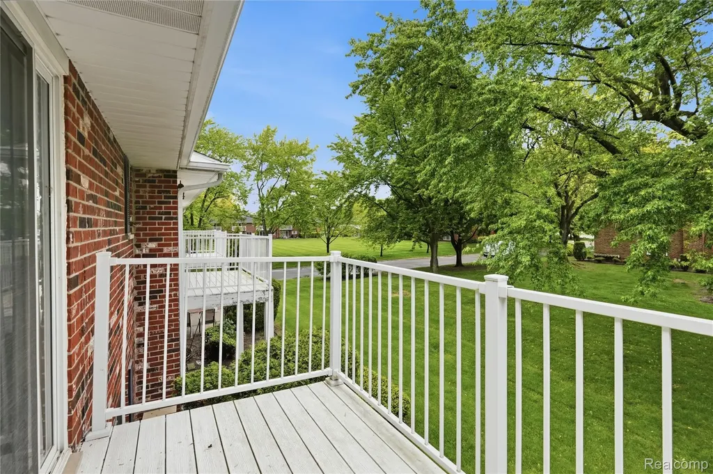 16840 Edloytom Way Clinton Charter Township MI 48038