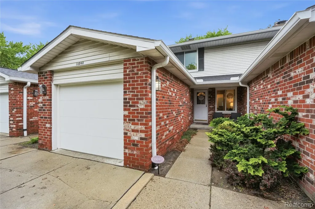 16840 Edloytom Way Clinton Charter Township MI 48038