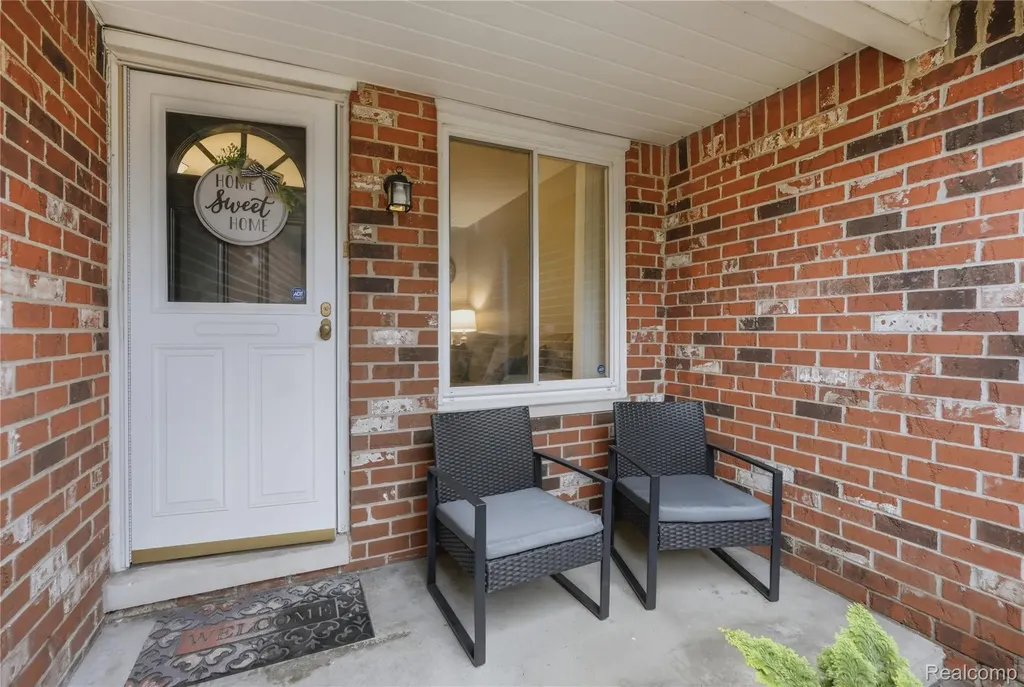 16840 Edloytom Way Clinton Charter Township MI 48038