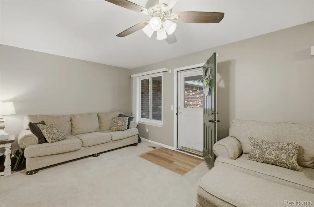 16840 Edloytom Way Clinton Charter Township MI 48038
