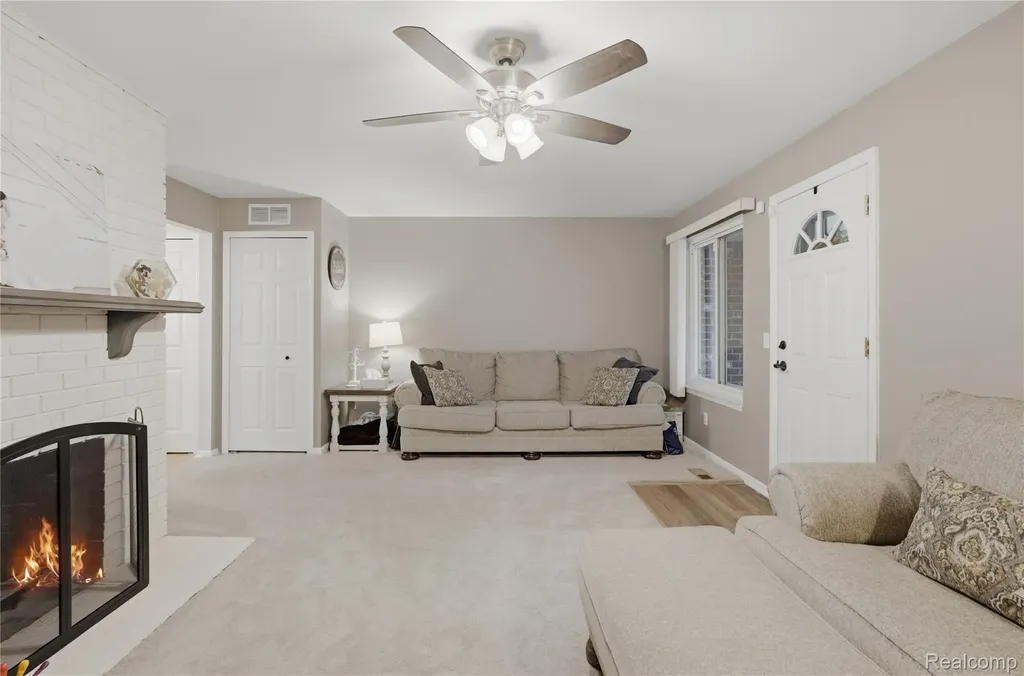 16840 Edloytom Way Clinton Charter Township MI 48038