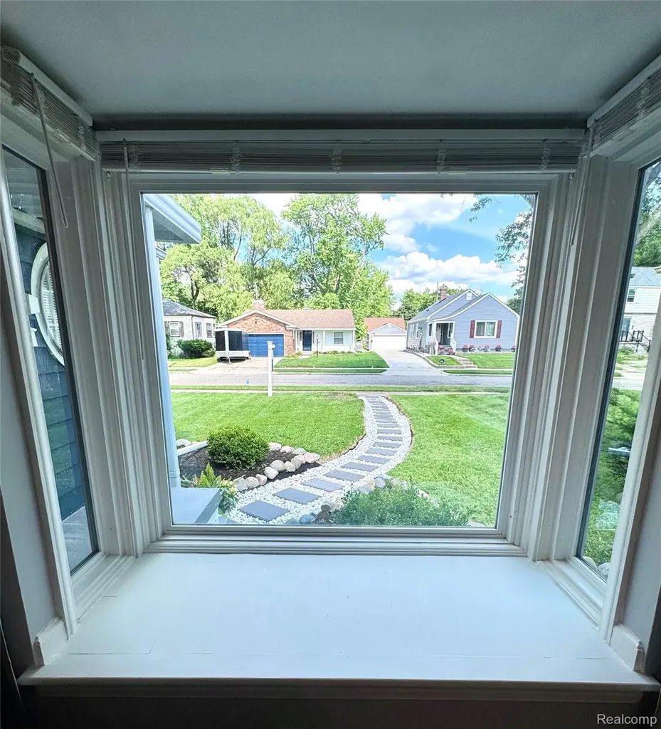 234 Draper Avenue Pontiac City MI 48341